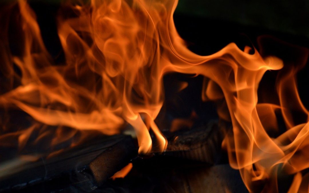 Dinas Damkar Kudus Simulasi Bencana di Gudang