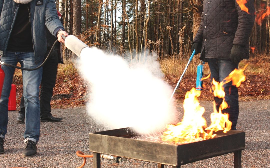 Dinas Damkar Kudus Padamkan Kebakaran di Masjid