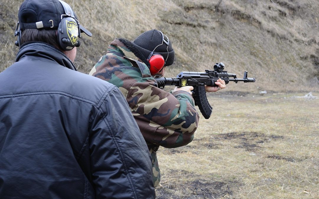 Dinas Damkar Kudus Penanganan Gas Bocor di Gudang